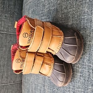 MAGELLAN Outdoors Toddler warm and rubber sole boots